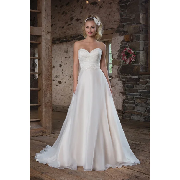 Brudekjole 1111 i A-Line fra Sweetheart