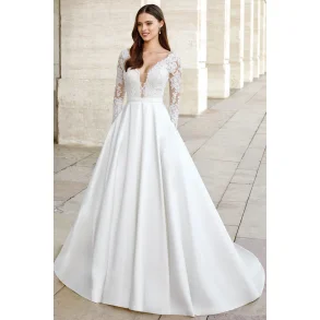 Brudekjole 11149 i A-Line fra Adora