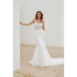 Brudekjole 11357 i Fit and Flare fra Adora