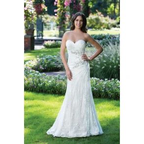 Brudekjole 3925 i Fit & Flare fra Sincerity