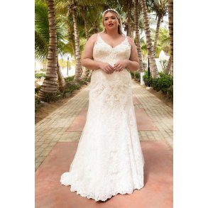Brudekjole Hettie Plus Size fra Bridalstar