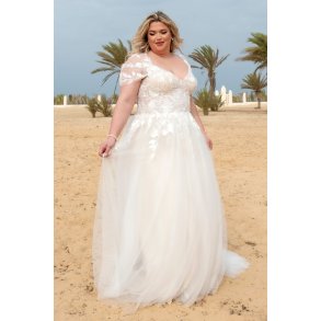 Brudekjole Ivonne Plus Size fra Bridalstar